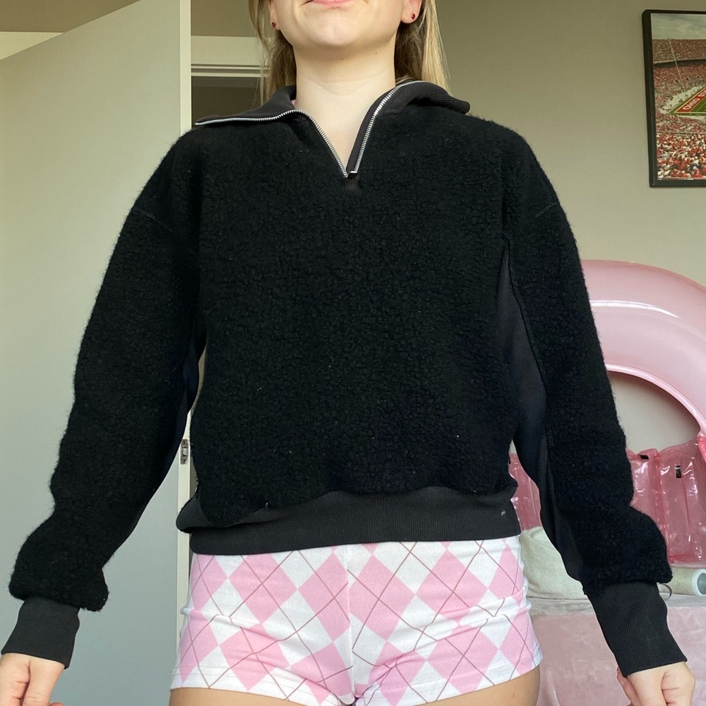 NWOT Lululemon black zip-up sweatshirt